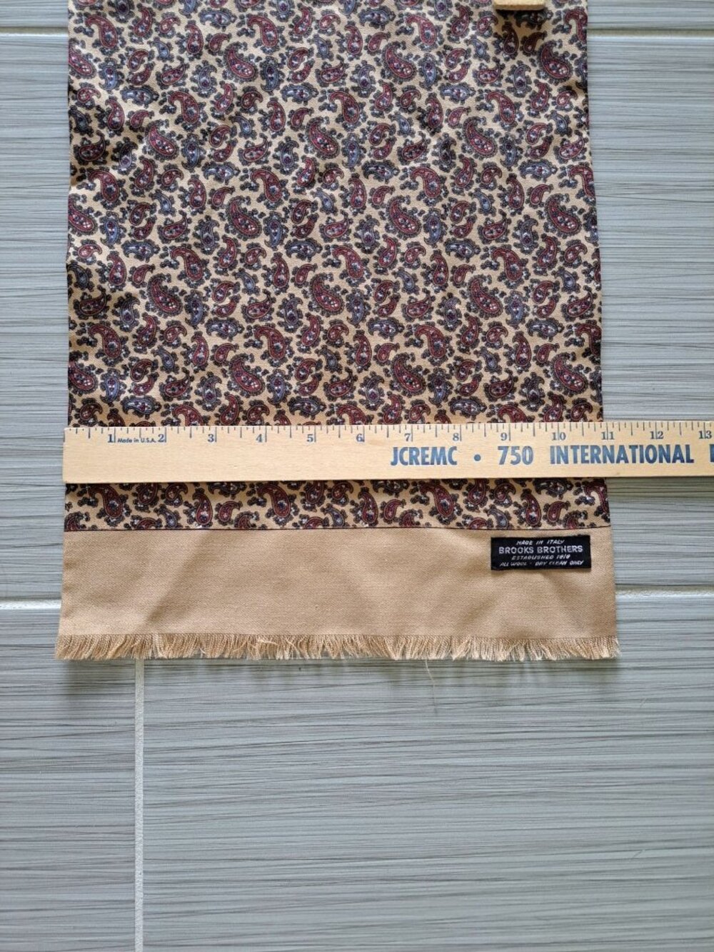 Brooks Brothers Wool Paisley Scarf Beige & Blue Italy Classic Women's OS Light - Picture 8 of 8